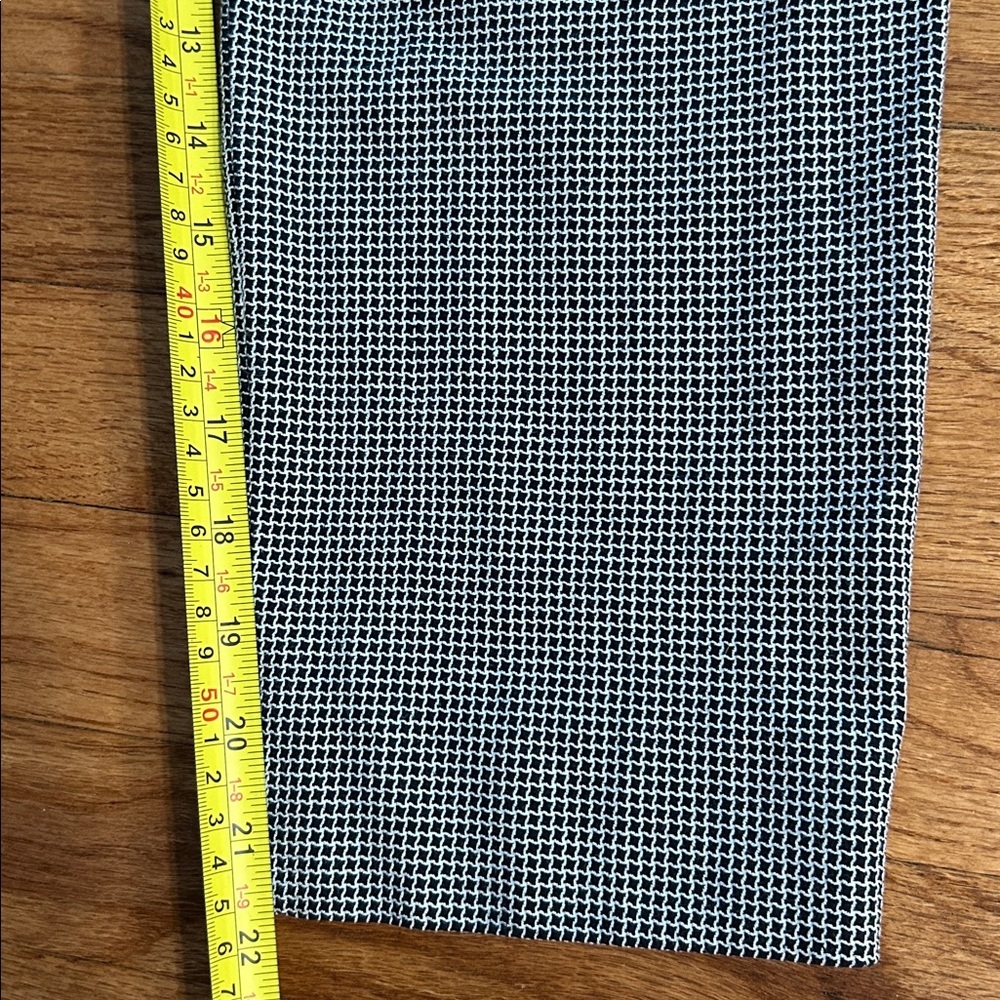 Banana Republic Sloan Fit Black and White Patterned Pants size 8 - Picture 11 of 11